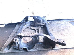 Mercedes Benz C-Class 204 (2007–2014) Eesmine alusraam A2126280457 - 2