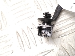Peugeot 208 (2019–2026) Trunk opening switch 9820395580 - 3