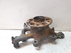 Mercedes Benz C-Class 204 (2007–2014) Front wheel hub - 4