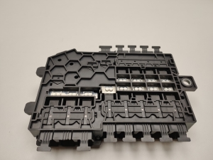 Mercedes Benz C-Class 205 (2014–2021) Kaitsmeploki hoidik kapoti all A2055402750 - 3