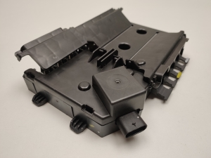 Mercedes Benz C-Class 205 (2014–2021) Kaitsmeploki hoidik kapoti all A2055402750 - 4