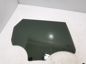Rear side door glass - 823003888R
