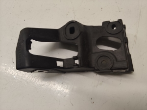 Front fender bracket - 8E0853921