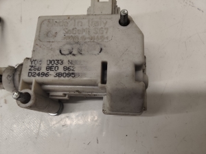 AUDI A4 B7 (2004–2008) Kütuse täiteava korgi lukustus 8E0862153 - 2