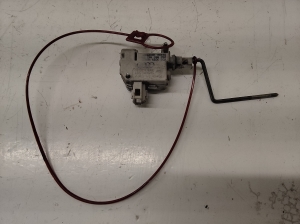 Fuel filler cap lock - 8E0862153