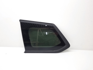   Rear quarter glass and its parts  - 43R000072 