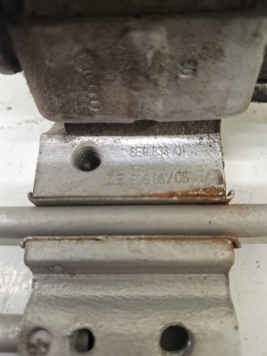Rear side door upper hinge - 8E0833411
