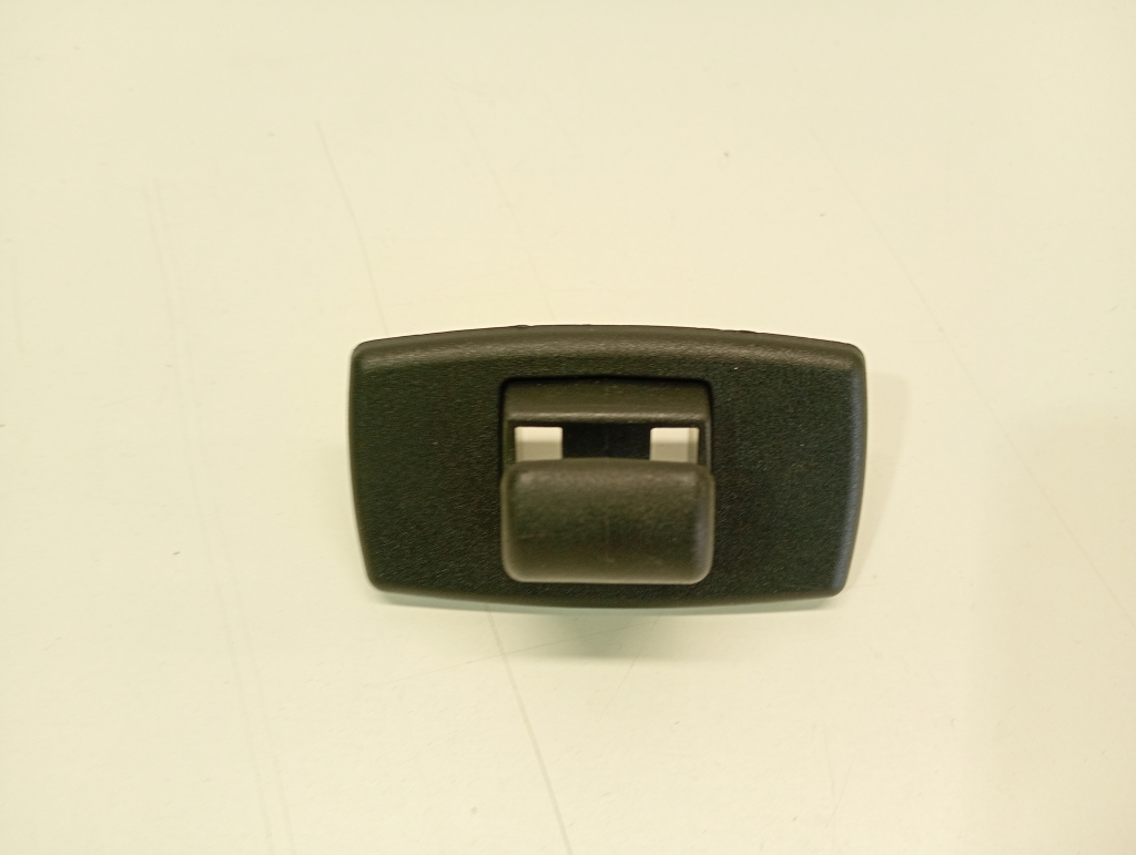 Mercedes Benz A-Class 176 (2012–2018) Veel üks katuse detail A2468100012 Mercedes Benz A-Class 176 (2012–2018) Veel üks katuse detail A2468100012