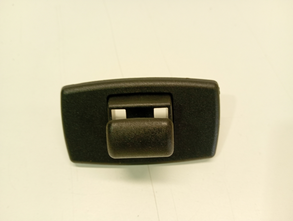Mercedes Benz A-Class 176 (2012–2018) Veel üks katuse detail A2468100012 Mercedes Benz A-Class 176 (2012–2018) Veel üks katuse detail A2468100012