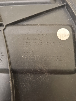 AUDI A4 B7 (2004–2008) Pakiruumi vaip 8E9863547 - 2