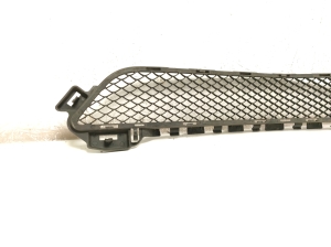 Mercedes Benz C-Class 205 (2014–2021) Priekšējā bampera apakšējā reste A2058850423 - 5