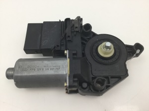 Rear side door window regulator motor - 1J4959811C