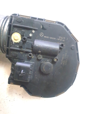 Mercedes Benz C-Class 204 (2007–2014) Windshield wiper motor 1137328692 - 4