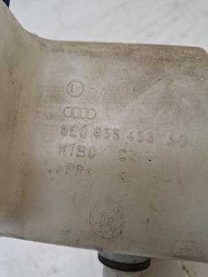 AUDI A4 B6 (2000–2005) Front washer fluid reservoir 8E0955453 - 4