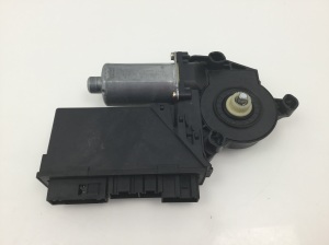 Hinterer Seitentür-Fensterhebermotor - 8E0959802E