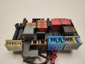 Mercedes Benz C-Class 205 (2014–2021) Fuse box in the trunk A2059068501 - 4