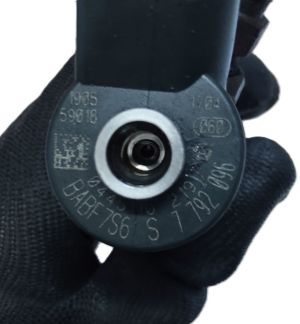 BMW 5 SERIES E60 (2003–2010) Injektor Einspritzdüse 7792096 - 2