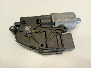 Schiebedachmotor - 8R0877041