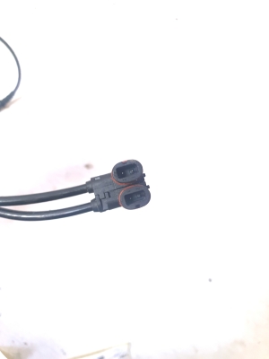 Mercedes Benz C-Class 204 (2007–2014) Front brake pad sensor A2045400005 - 3