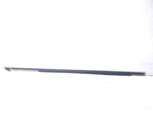 Mercedes Benz C-Class 204 (2007–2014) Esiukse klaasi välimine liist A2047251565 - 2