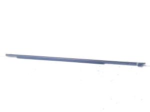 Mercedes Benz C-Class 204 (2007–2014) Esiukse klaasi välimine liist A2047251665 - 3