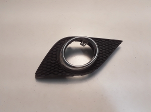 Front bumper fog light bracket - 622561NL0A