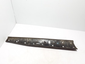 Ford Mustang Mach-E Mach-E (2020–2026) Esiukse liist LJ8BR20849DAW - 3
