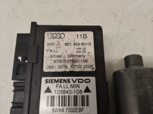 AUDI A4 B7 (2004–2008) Front door window regulator motor 8E1959801B - 4