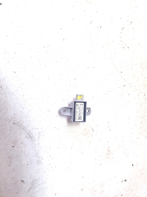 Mercedes Benz C-Class 204 (2007–2014) Airbag sensor A2048210651 - 3