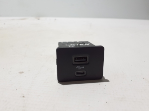   Prise USB  - ML3T14F014AC 
