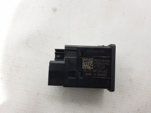 Ford Mustang Mach-E Mach-E (2020–2026) USB-pesa ML3T14F014AC - 2