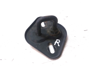 Mercedes Benz C-Class 204 (2007–2014) Kapoti muu osa A2048800060 - 3