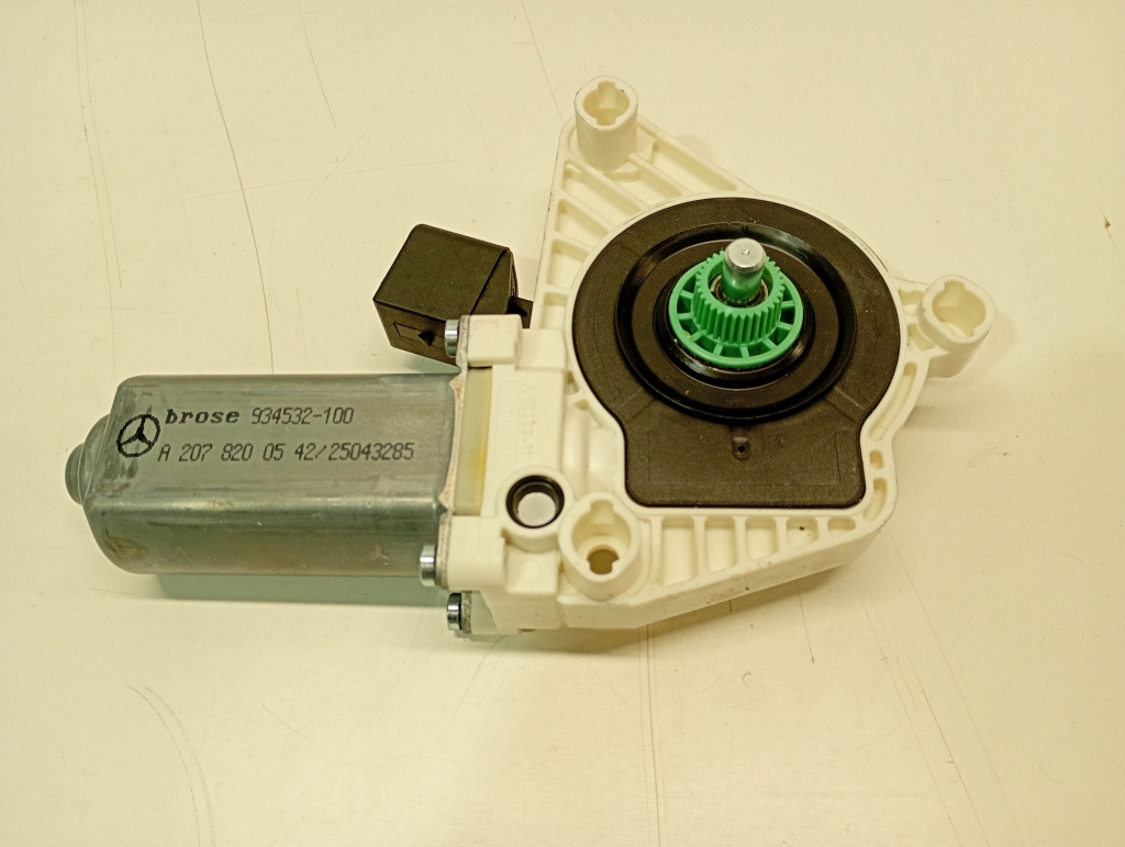 Mercedes Benz SLK-Class 172 (2011–2026) Front door window regulator motor A2078200542 Mercedes Benz SLK-Class 172 (2011–2026) Front door window regulator motor A2078200542