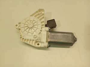 Mercedes Benz SLK-Class 172 (2011–2026) Front door window regulator motor A2078200542 - 4