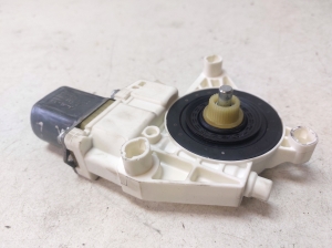 Fensterhebermotor vorne - A2048200142