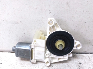 Mercedes Benz C-Class 204 (2007–2014) Esiukse aknatõstuki mootor A2048200142 - 2