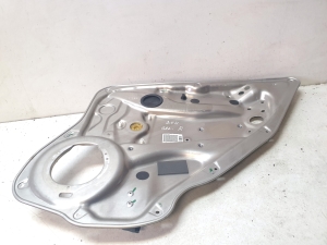 Mercedes Benz C-Class 204 (2007–2014) Aizmugurējo durvju logu pacēlājs A2047300479 - 2
