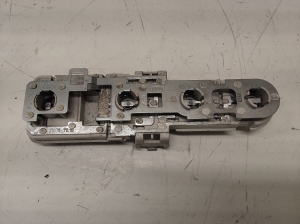 Lampenträger Rückleuchte außen - 8D9945257