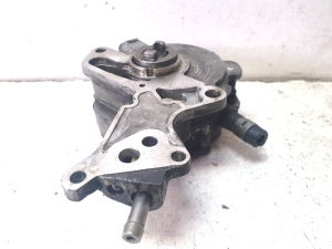 Volkswagen Passat B6 (2005–2010) Vacuum pump 038145209H - 4