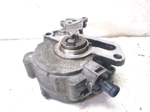 Volkswagen Passat B6 (2005–2010) Vacuum pump 038145209H - 6