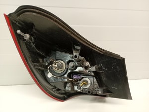 Opel Astra J (2009–2017) Feu arrière d’angle 13281266 - 5