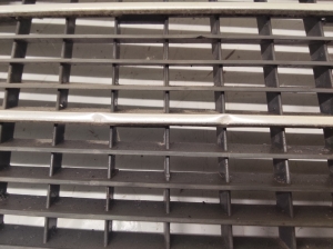 Mercedes Benz E-Class W210 (1995–2002) Kühlergrill 2108880023 - 3