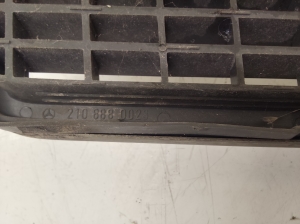 Mercedes Benz E-Class W210 (1995–2002) Kühlergrill 2108880023 - 5
