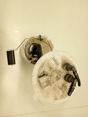 Opel Astra J (2009–2017) Kütusepump paagis 13577242 - 4