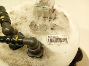 Opel Astra J (2009–2017) Kütusepump paagis 13577242 - 5