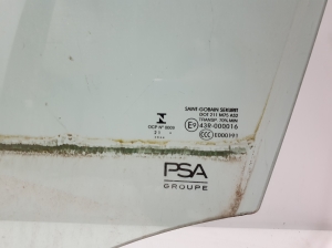 Citroen C4 C41 (2020–2026) Priekšējo durvju stikls 9832846480 - 2