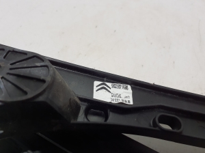 Citroen C4 C41 (2020–2026) Priekšējo durvju logu pacēlājs 9832821680 - 3