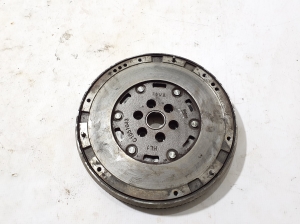 Clutch flywheel