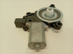 Mazda CX-5 (2017–2026) Front door window regulator motor B45C5858X - 4