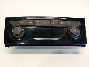 Opel Astra J (2009–2017) Heater control panel 39042438 - 2